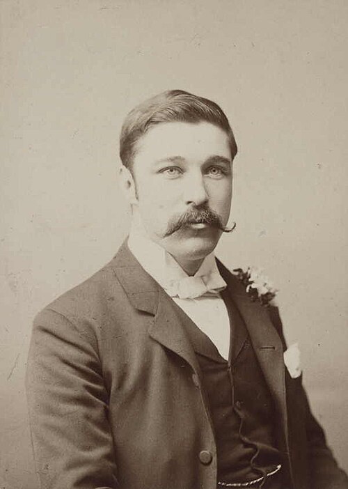 Portrait: Fergus Hume
