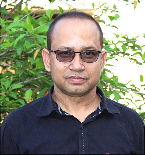 Retrato: ৰাজীৱ বৰা