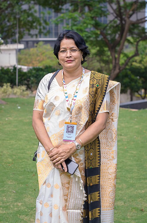 Retrato: প্ৰণামিকা অধিকাৰী