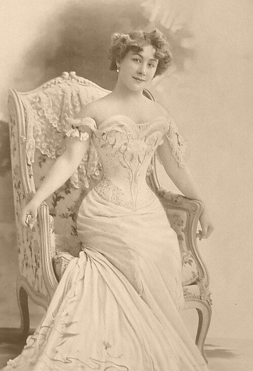 Portrait: Odette Dulac